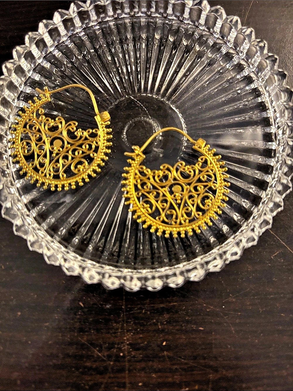 Gold Filigree Drop Earrings Like New